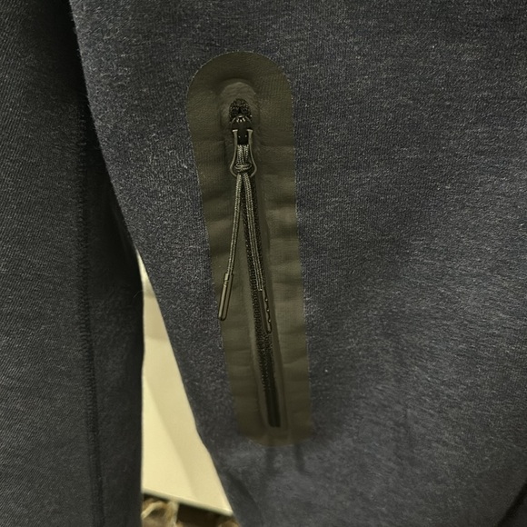 NIKE “TECH” Fleece Windrunner - Picture 6 of 6